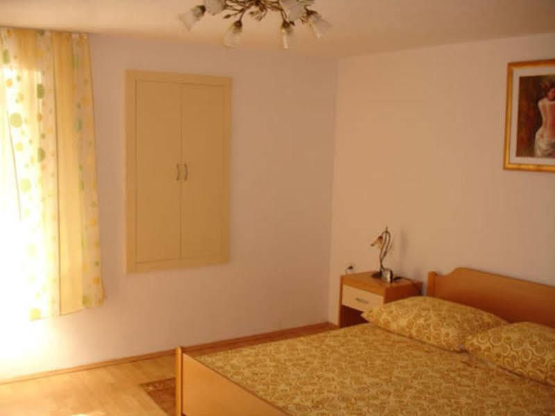 Peruzovic Rooms 1 Split Exterior photo