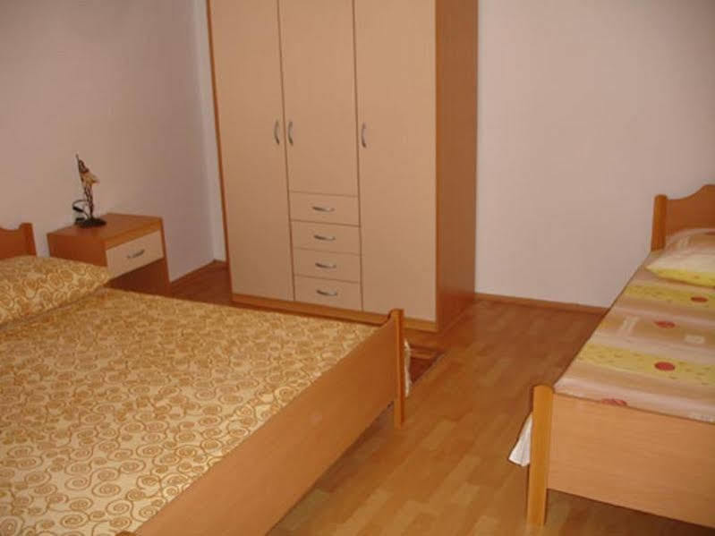 Peruzovic Rooms 1 Split Exterior photo